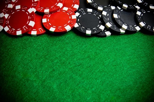 Live dealer blackjack and roulette tables at suku 77
